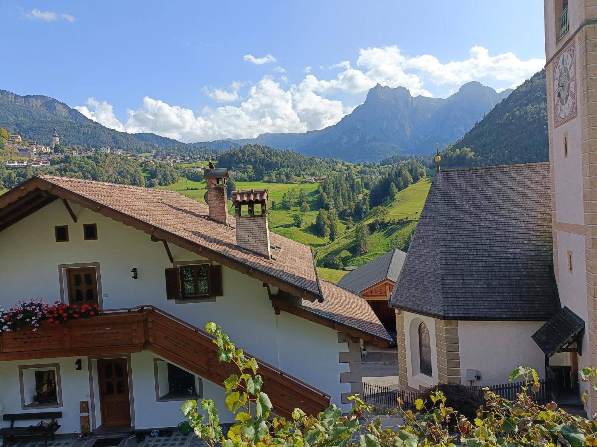 Gosthof Kastelruth Apartment Exterior foto